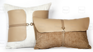 Eclat boisé ‘ – Coussin en tissu et cuir – modèle 1